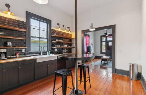 Bywater Apartment | 3042 St Claude A (2/2)
