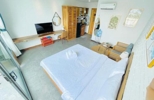 Ninh Kieu Apartment | 304MSNK Luxe Studio with Balcony and Kitchen