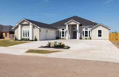 Corpus Christi House | 305) Luxarious with Pool+Hot Tub