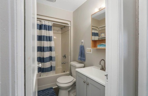 Detroit Beach House | 3057 · Cute cottage 2 block from lake