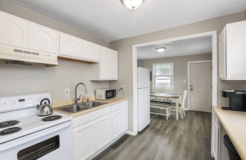 Detroit Beach House | 3057 · Cute cottage 2 block from lake