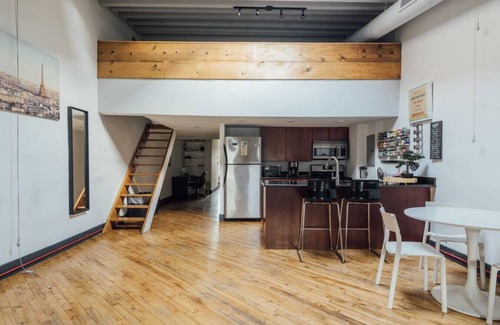 Old City House | 307 - BUILDING · ☆ RARE 4 STORY TOWNHOUSE FOR GROUPS ☆
