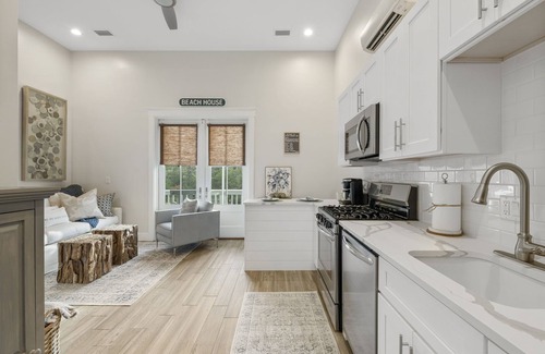 Santa Rosa Beach House | 30A 1 BR- Luxury carriage house-PVT Beach-Beach Service-Pickle Ball- 2 E-Bikes