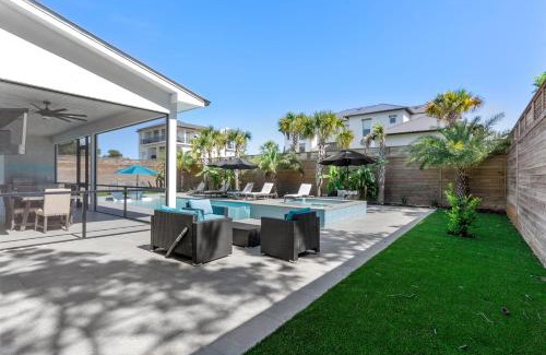 Gulfview Heights House | 30A Happy by the Sea by AvantStay Pool Golf Cart Bikes