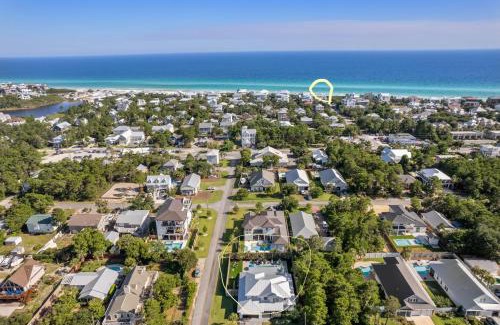 Gulfview Heights House | 30A Happy by the Sea by AvantStay Pool Golf Cart Bikes