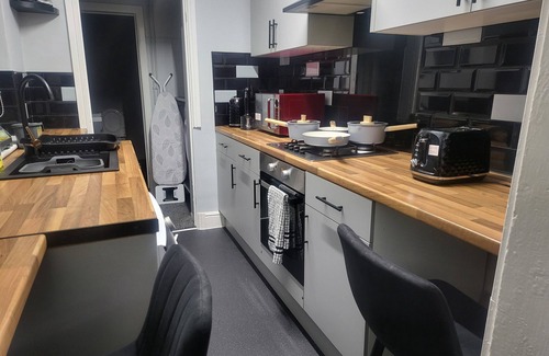Burslem Apartment | 30m from Alton Towers 2bedroom apartment Family budgetfriendly modern amenities