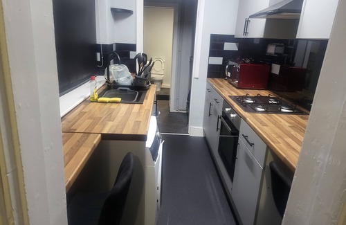 Burslem Apartment | 30m from Alton Towers 2bedroom apartment Family budgetfriendly modern amenities