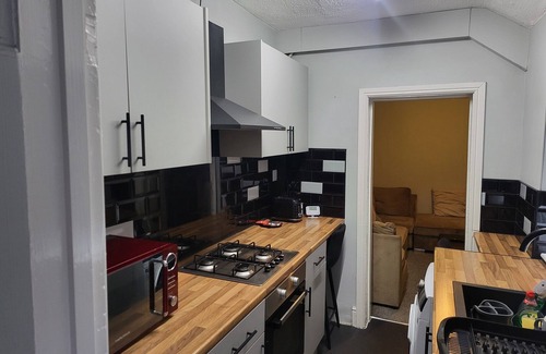 Burslem Apartment | 30m from Alton Towers 2bedroom apartment Family budgetfriendly modern amenities