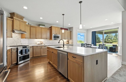 Hillsboro House | 30min Portland/65min Cannon Beach/View!/2.5 acres/5BD/Garden/Patio/BBQ/Play set!