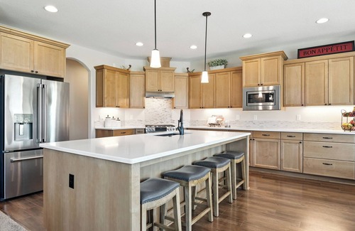 Hillsboro House | 30min Portland/65min Cannon Beach/View!/2.5 acres/5BD/Garden/Patio/BBQ/Play set!