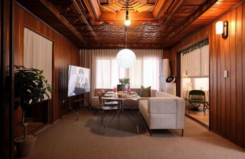 Banghwa-dong Apartment | 30pyeong private sensational accommodation spacious living room 2 minutes from Sinbang hwa Station kimpoairport near hong-dae