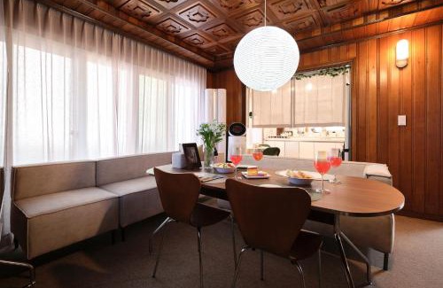 Banghwa-dong Apartment | 30pyeong private sensational accommodation spacious living room 2 minutes from Sinbang hwa Station kimpoairport near hong-dae