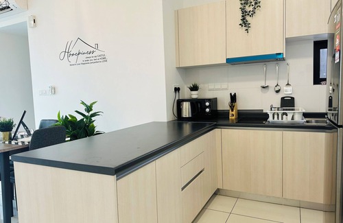 Taman Pertama Condo | 31 Family Suite 7pax 3 Rooms Velocity Mall IKEA Short Walk to MRT & LRT Malur
