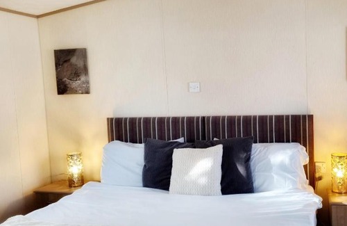 Cowes Other | 31 solent village