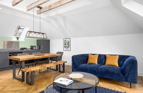 Dunfermline Apartment | 316 Reid's Corner - by StayDunfermline