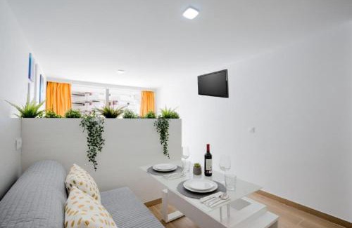 El Madronal Apartment | 319 MODERN ACCOMMODATION,SEA VIEW, Wi Fi AND POOL