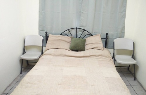 Woodbrook House | 32 - Queen room