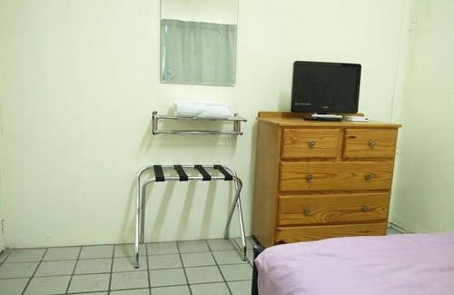 Woodbrook House | 32 - Queen room