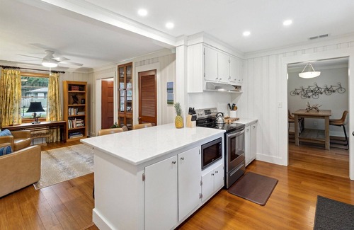 Isle of Hope Historic District House | 32 Romney Place: 3 BR, 2 BA House in Savannah, Sleeps 6