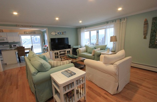 Sandwich House | 32 Tupper Ave- Modern home, .3 miles to the beach, water views, central location
