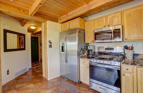 Three Peaks House | 3200+SF Log Home 4BR/4BA Plus Loft With Stunning Views; Minutes to Ski Resorts