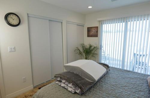 Paradise House | 327 7 bedroom home with fenced yard