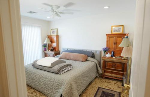 Paradise House | 327 7 bedroom home with fenced yard