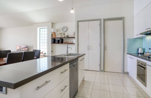 Port Fairy House | 32a Sackville St located in the heart of the town