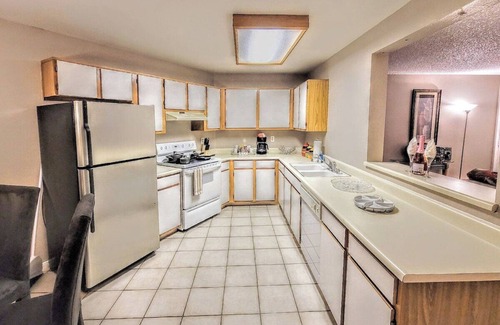 Chinatown House | #33 Condo: Mins to Strip/ChiTown/Dntwn/Con Center