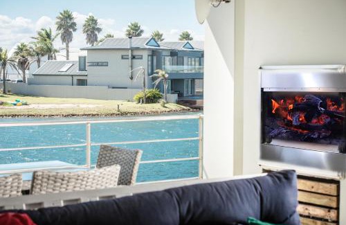 Marina Martinique Apartment | 33 Kingston Place, Marina Martinique