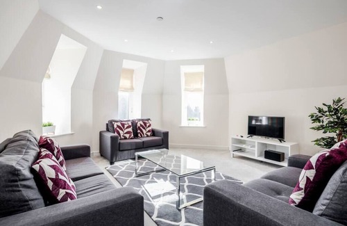 Leatherhead Apartment | 33 RSQ - 2 bedroom apartment