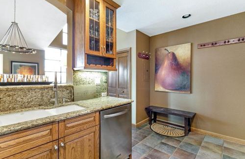 Avon Apartment | 330 Chapel Square condo