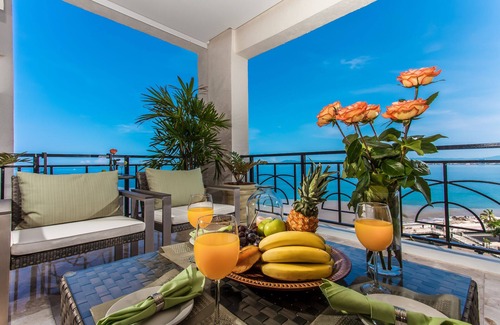 Emiliano Zapata Condo | 3300 sqft Luxury Beach Front Condo! Old Town/Romantic Zone/Molino de Agua