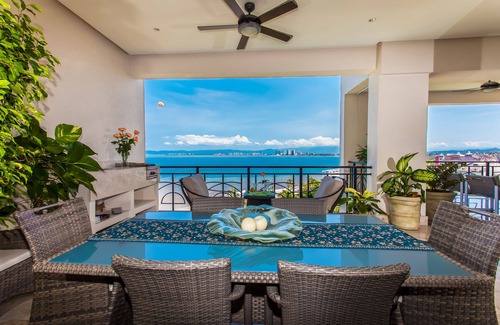 Emiliano Zapata Condo | 3300 sqft Luxury Beach Front Condo! Old Town/Romantic Zone/Molino de Agua