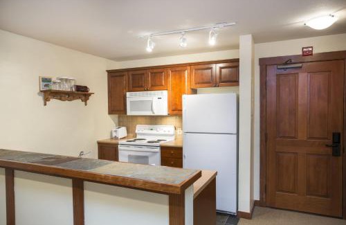 Snowbird Apartment | 3304 - One Bedroom Den Standard Powderhorn Lodge condo