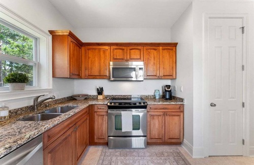 Seacrest House | 334 Seabreeze Carriage House