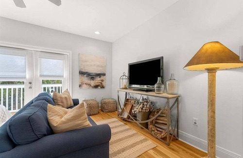 Seacrest House | 334 Seabreeze Carriage House