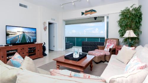 Rock Harbor Apartment | 335 Mariners Club