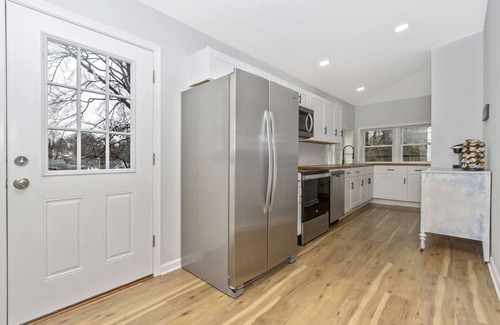 Lansdowne House | 338 judysplaces in Lansdowne, 6BR, 2 BA, renovated SFH