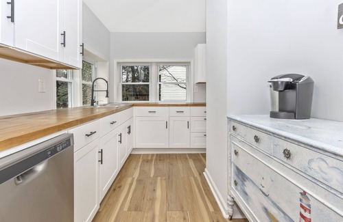 Lansdowne House | 338 judysplaces in Lansdowne, 6BR, 2 BA, renovated SFH