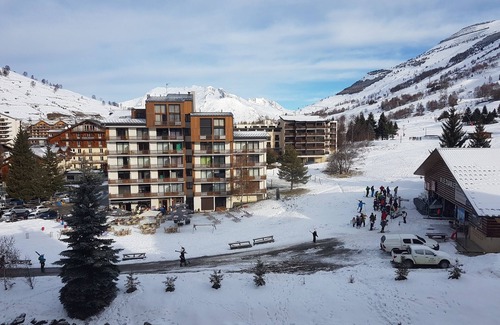 Les Deux Alpes Apartment | 33m2 apartment with modern mountain decor garage