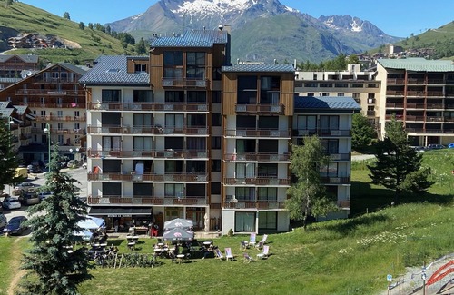 Les Deux Alpes Apartment | 33m2 apartment with modern mountain decor garage