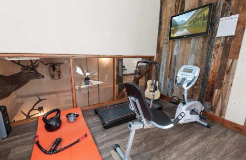 Black Hawk House | 34 Acre Escape Games Hiking Pool Table Bicycles
