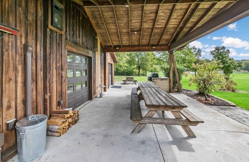 Painesville Cabin | 34+ Acre Lodge Located In Beautiful Ohio Wine Country