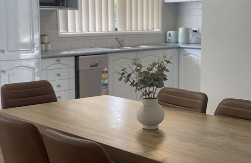 Mount Austin House | 34 Adjin Street House Wagga Wagga