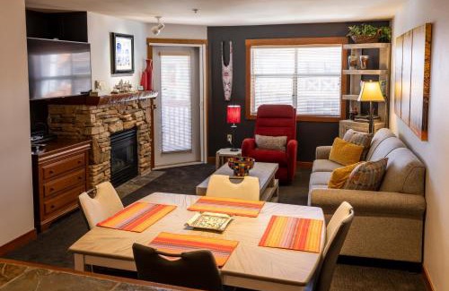 Snowbird Apartment | 3402 - One Bedroom Den Deluxe Powderhorn Lodge condo
