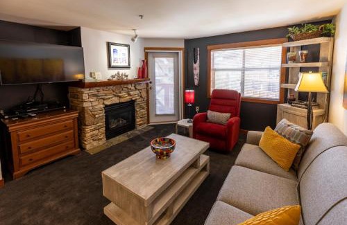 Snowbird Apartment | 3402 - One Bedroom Den Deluxe Powderhorn Lodge condo