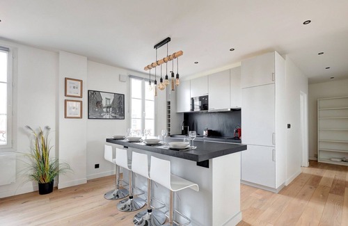 Suresnes Apartment | 341 Suite Modern Art - Superb Apartment in Paris