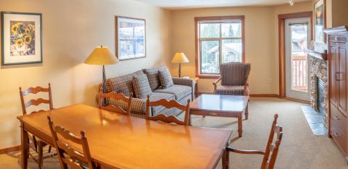 Snowbird Apartment | 3412 - One Bedroom Den Standard Powderhorn Lodge condo