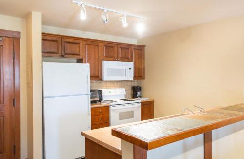 Snowbird Apartment | 3412 - One Bedroom Den Standard Powderhorn Lodge condo